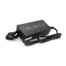 Зарядний пристрій для акумуляторів Li-ion 12V(12,6V),3S,10A,штекер Triangle plug (T-tipe/IEC/C13 N+L-), LED-індикація, 137x90x50mm Зображення