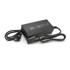 Зарядний пристрій для акумуляторів Li-ion 12V(12,6V),3S,15A,штекер Triangle plug (T-tipe/IEC/C13 N+L-), LED-індикація, 137x90x50mm Зображення