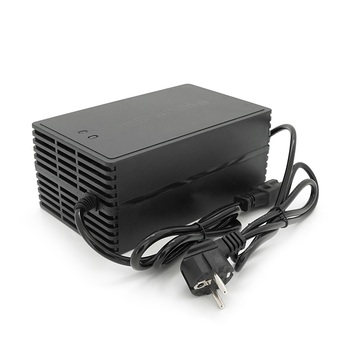 Зарядний пристрій для акумуляторів Li-ion 67,2V,16S,8A,600W, штекер Triangle plug (T-tipe/IEC/C13 N+L-) індикація, 220х122х86mm, 1.5kg Изображение