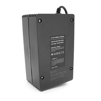 Зарядний пристрій для акумуляторів Li-ion 67,2V,16S,8A,600W, штекер Triangle plug (T-tipe/IEC/C13 N+L-) індикація, 220х122х86mm, 1.5kg Изображение