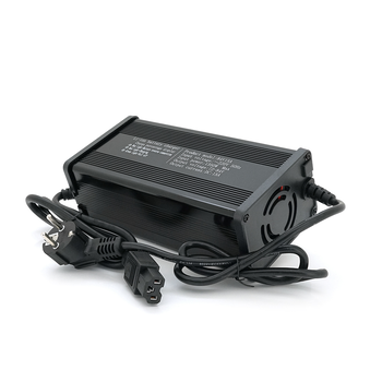 Зарядний пристрій для акумуляторів Li-ion 72V(84V),20S,15A, штекер Triangle plug (T-tipe/IEC/C13 N+L-),  185x88x60mm Изображение